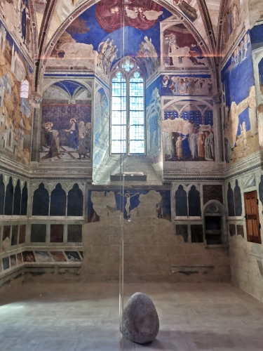 lee ufan,relatum,exposition,palais des papes,avignon,espace,nature,culture,dialogue,temps