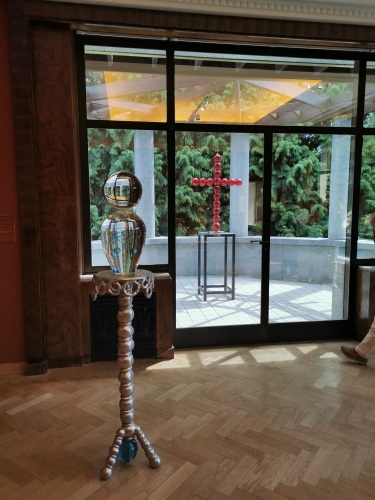 othoniel,diary of happiness,exposition,villa empain,bruxelles,journal du bonheur,voyages,soufre,verre,perles,briques,sculptures,couleurs,lumière,art