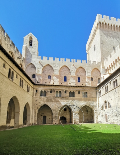 lee ufan,relatum,exposition,palais des papes,avignon,espace,nature,culture,dialogue,temps